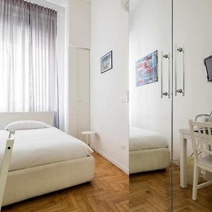 Zimmer mit Kingsize-Bett